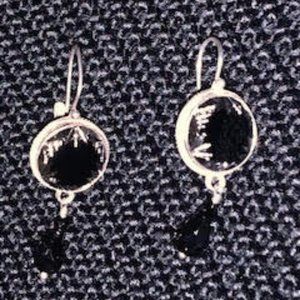 Black onyx earing's, with fine side cut.